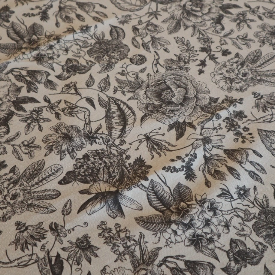 Black Garden Masa Örtüsü