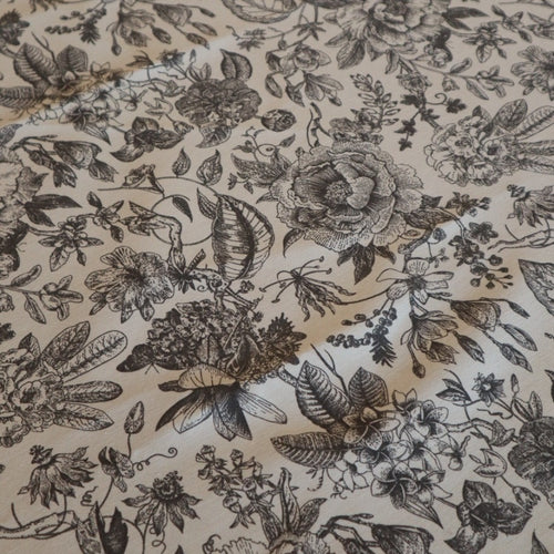 Black Garden Masa Örtüsü